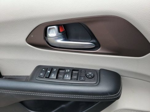 Used 2023 Chrysler Voyager LX FWD image 26