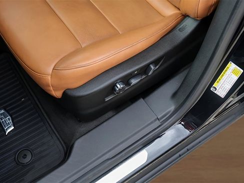 Used 2019 Cadillac XT4 Premium Luxury w/ Enhanced Visibility Package image 8