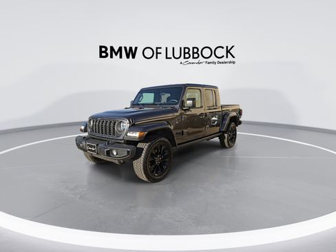 Used 2025 Jeep Gladiator Sport image 5