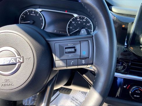 Used 2025 Nissan Pathfinder SV image 13