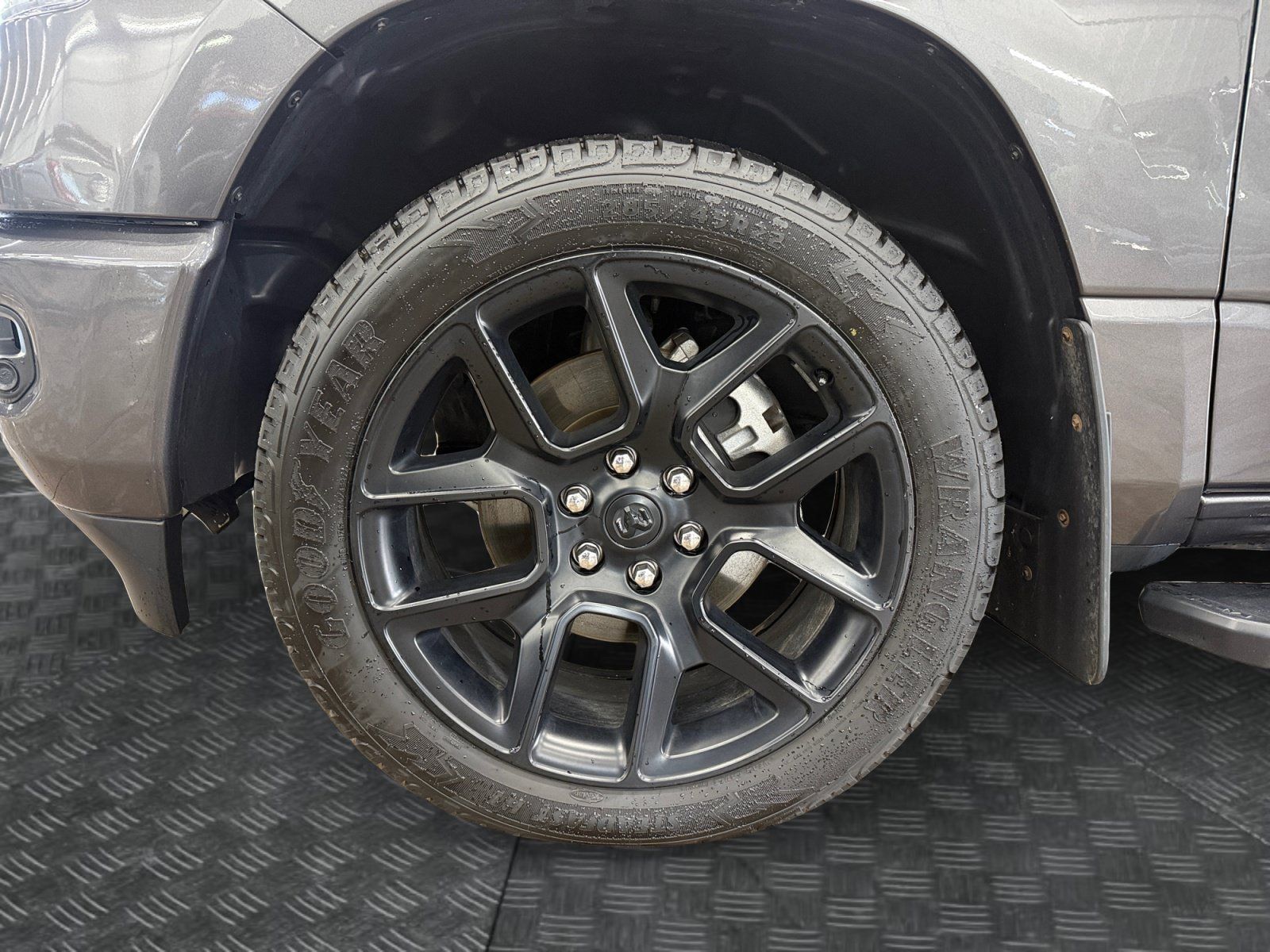 Used 2024 RAM 1500 Laramie AWD/4WD image 33