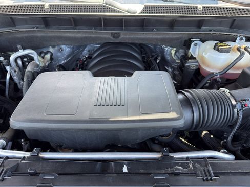 Used 2024 Chevrolet Suburban LT image 36