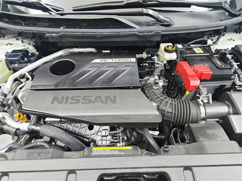 Used 2025 Nissan Rogue SL w/ Tech Package image 17