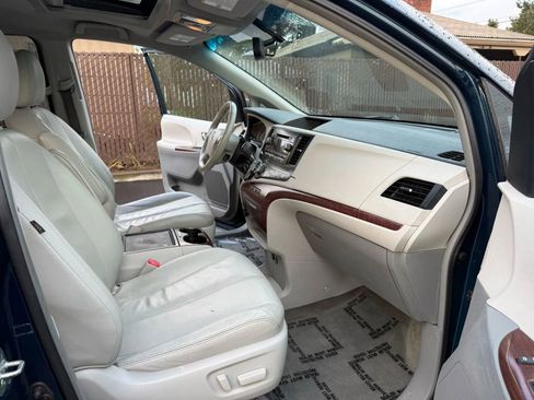 Used 2012 Toyota Sienna XLE image 15