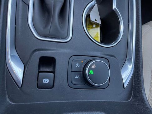Used 2022 Chevrolet Traverse LS FWD image 20
