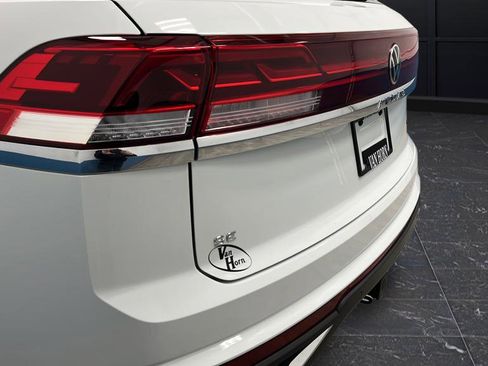 Used 2024 Volkswagen Atlas Cross Sport SE image 34