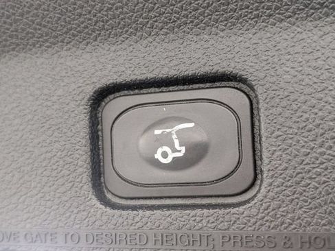 Used 2017 Ford Explorer XLT w/ Equipment Group 202A AWD/4WD image 34