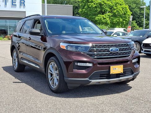 Certified 2023 Ford Explorer XLT w/ Equipment Group 202A AWD/4WD image 2