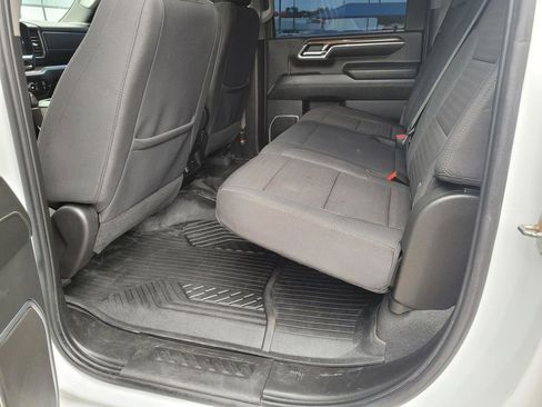 Used 2024 Chevrolet Silverado 2500 LT AWD/4WD image 3