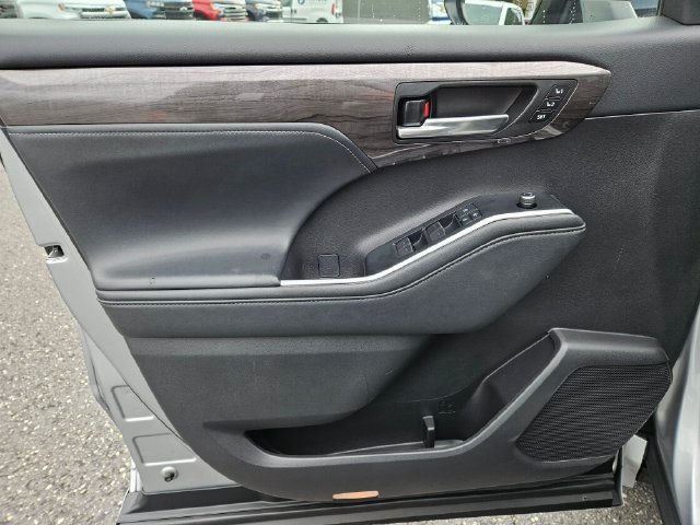 Used 2021 Toyota Highlander Limited AWD/4WD image 27