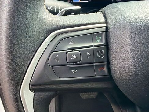 Used 2023 Jeep Grand Cherokee L Laredo RWD image 35