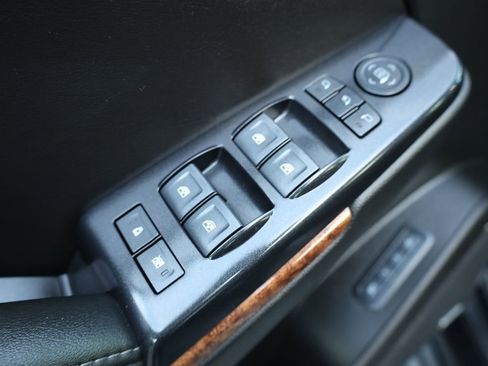 Used 2018 Chevrolet Suburban Premier image 10