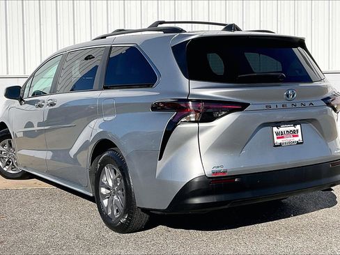 Used 2023 Toyota Sienna LE image 15