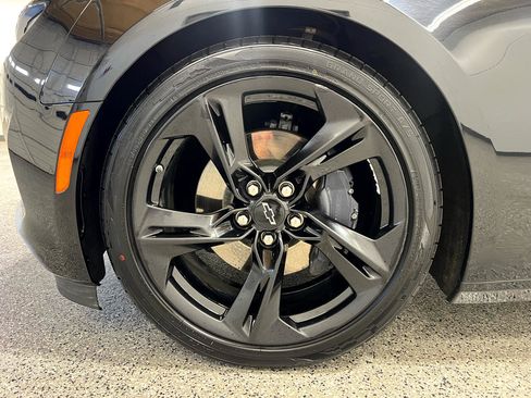 Used 2022 Chevrolet Camaro LT w/ Technology Package image 9