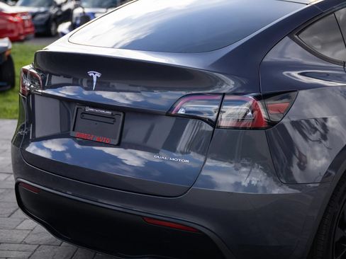 Used 2023 Tesla Model Y Long Range AWD/4WD image 12
