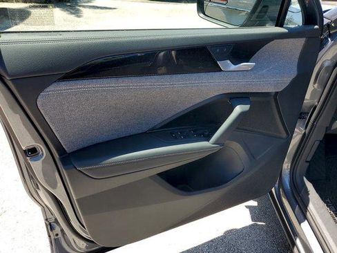 Used 2025 Volkswagen Tiguan S FWD image 19