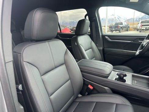 Certified 2025 GMC Acadia Elevation w/ Elevation Premium Package image 18