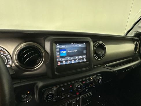 Used 2018 Jeep Wrangler Unlimited Sport S image 24