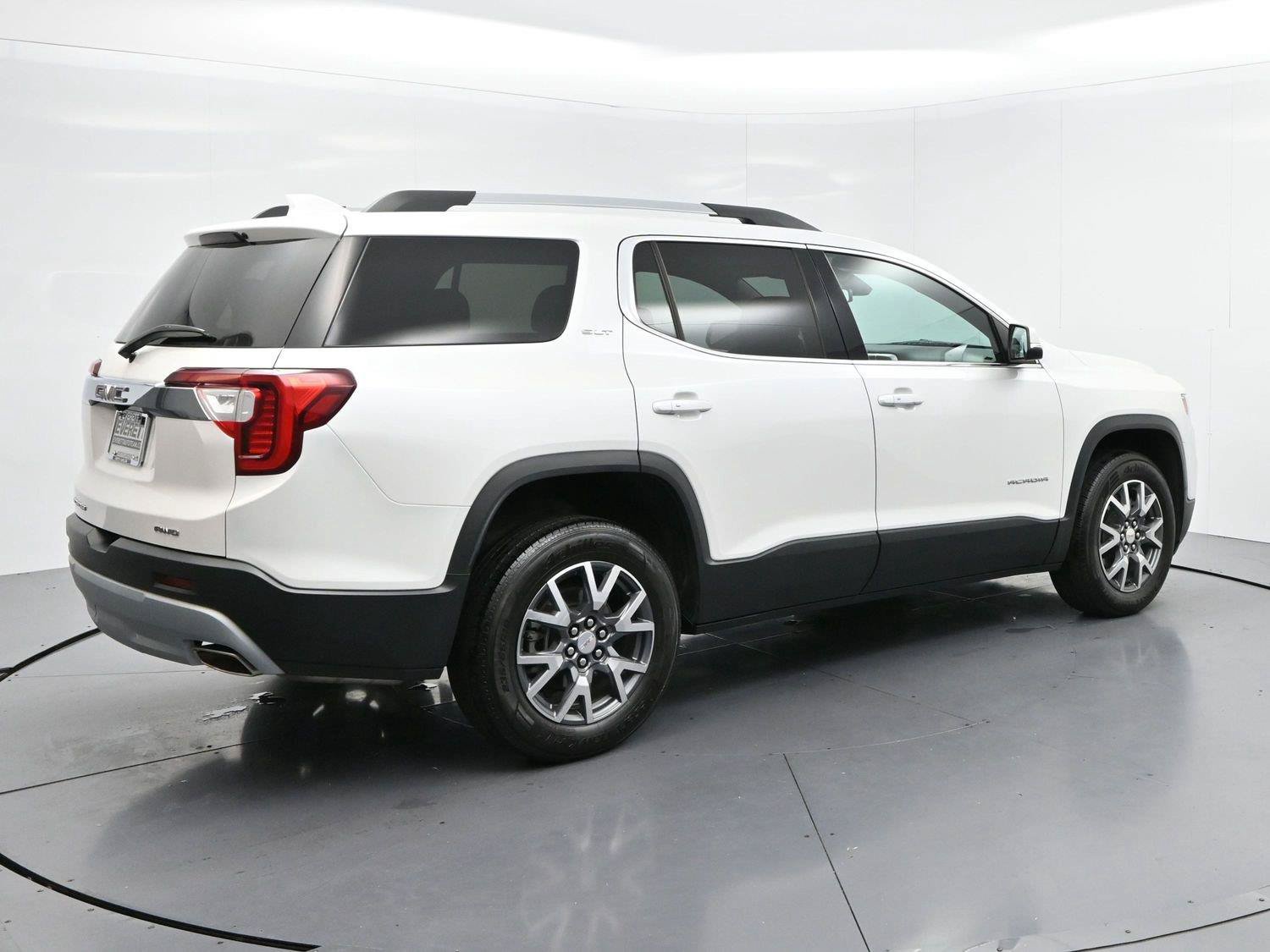 Used 2023 GMC Acadia SLT w/ LPO, Floor Liner Package AWD/4WD image 7