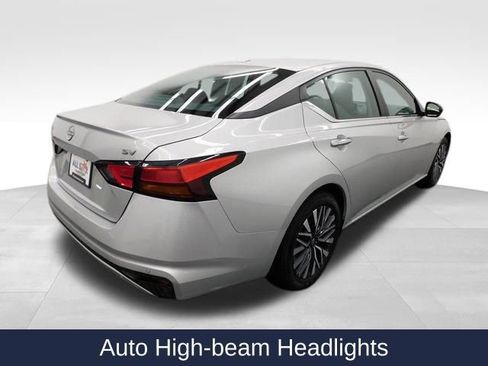 Used 2024 Nissan Altima 2.5 SV image 10