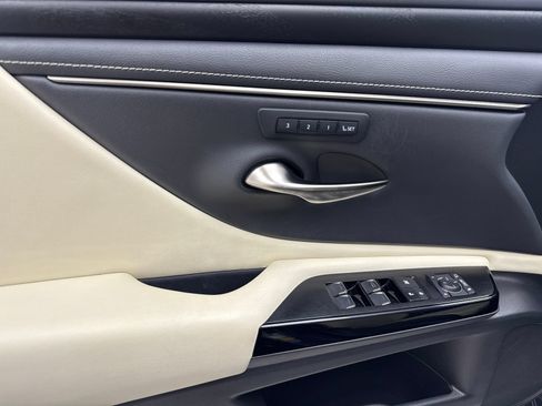Used 2022 Lexus ES 300h w/ Premium Package FWD image 36