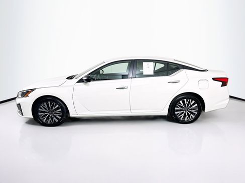 Used 2025 Nissan Altima 2.5 SV image 4