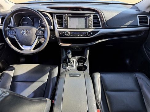 Used 2019 Toyota Highlander XLE image 12