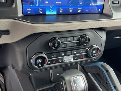 Used 2024 Ford Bronco Wildtrak image 19