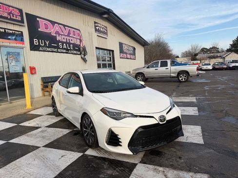 Used 2017 Toyota Corolla SE image 3