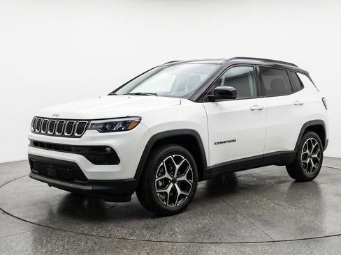 Used 2025 Jeep Compass Limited AWD/4WD image 3