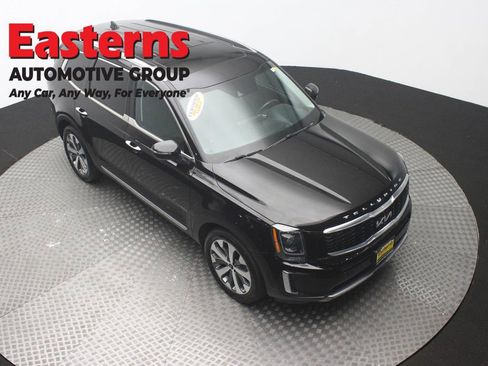 Used 2022 Kia Telluride S AWD/4WD image 3