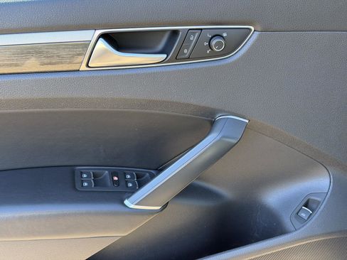 Used 2017 Volkswagen Passat 1.8T SE image 11