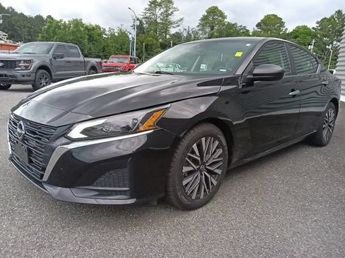 Used 2024 Nissan Altima 2.5 SV FWD image 7