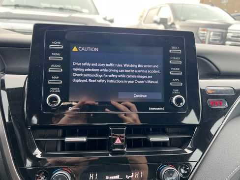 Used 2022 Toyota Camry SE image 17