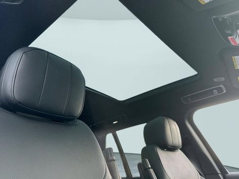 New 2025 Land Rover Range Rover SE AWD/4WD image 12