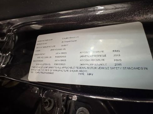 Used 2017 Jeep Grand Cherokee Limited w/ Luxury Group II image 27