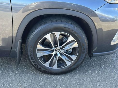 Used 2021 Toyota Highlander XLE image 9