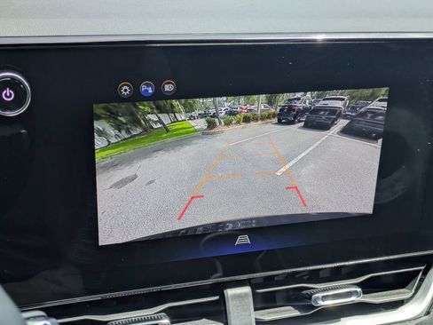 Used 2025 Chevrolet Equinox LT FWD image 21