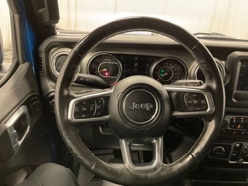 Used 2021 Jeep Gladiator Overland w/ Cold Weather Group image 2