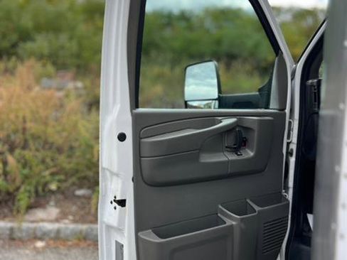 Used 2013 Chevrolet Express 3500 Extended image 20