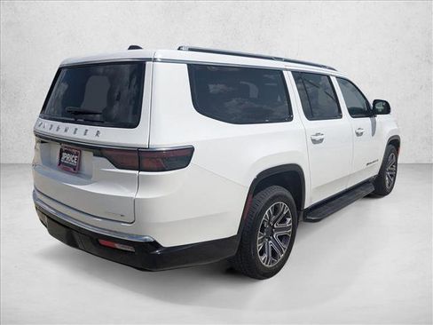 Used 2024 Jeep Wagoneer L Series II w/ Flexible Seating Group AWD/4WD image 5