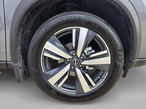 Used 2024 Nissan Rogue SL w/ SL Premium Package image 24