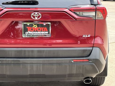 Used 2019 Toyota RAV4 XLE Premium FWD image 6