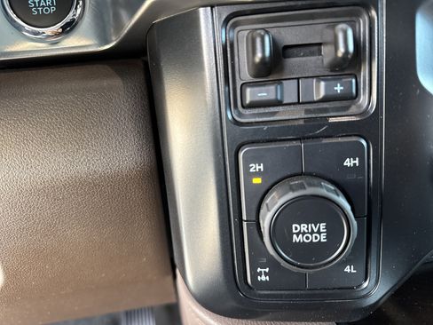 Used 2025 Ford F250 King Ranch w/ FX4 Off-Road Package image 26