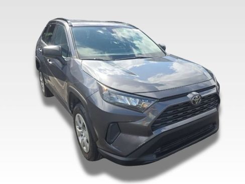 Used 2019 Toyota RAV4 LE FWD image 2