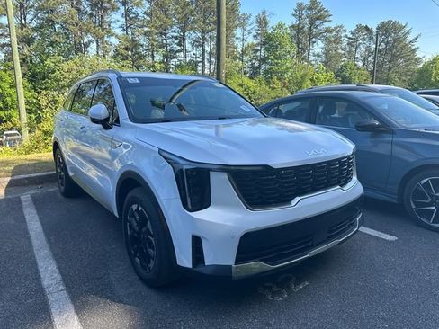 Used 2025 Kia Sorento S image 1
