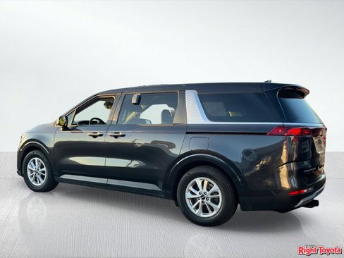 Used 2022 Kia Carnival LX FWD image 3
