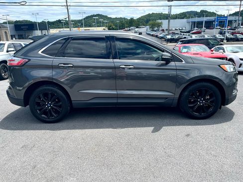Used 2020 Ford Edge Titanium image 4