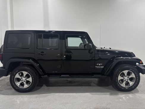 Used 2018 Jeep Wrangler Unlimited Sahara w/ Dual Top Group image 19