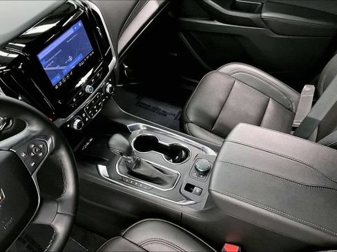 Used 2023 Chevrolet Traverse High Country FWD image 17